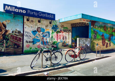 Milano, Italia - 29 Maggio 2017: Porta Garibaldi porta sul quartiere isola. Foto Stock