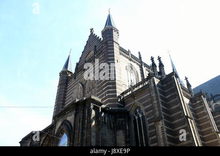 Esterno del xv secolo Nieuwe Kerk)nel centro di Amsterdam, Paesi Bassi. Visto da Nieuwezijds Voorburgwal. Foto Stock