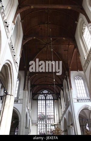 Interno del xv secolo Nieuwe Kerk su piazza Dam, centro di Amsterdam, Paesi Bassi. Foto Stock