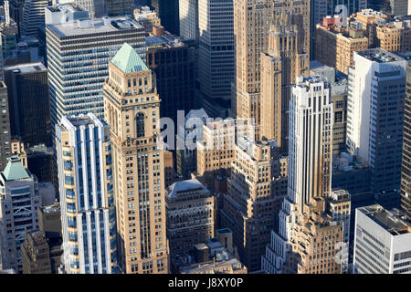 Vista su era miscelata grattacieli di Manhattan a New York City USA compresi 425 Fifth Ave, edificio mercantile, johns mansville-building e lefc Foto Stock