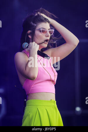 Lorde esegue durante la Radio 1's Big Weekend a Burton Constable Hall vicino a Hull Foto Stock