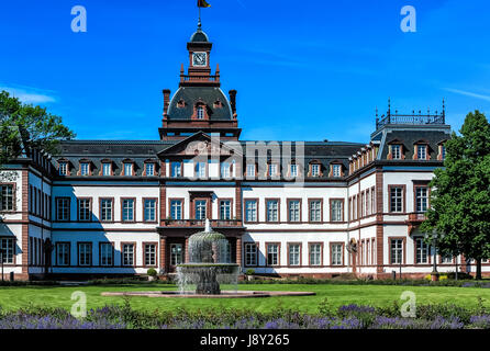 Magnifico Phillipsruhe barocco Castello dopo esempi francesi sulle rive del fiume Main in Hanau, vicino a Frankfurt am Main, Germania Foto Stock