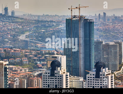 Ponte sul Bosforo, un ponte che collega Europa e Asia, Istanbul, Turchia. Scatti attraverso il vetro. Uno stile rétro Foto Stock