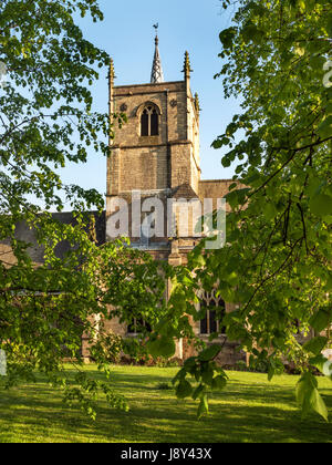 St Johns chiesa su una serata primaverile a Knaresborough North Yorkshire, Inghilterra Foto Stock