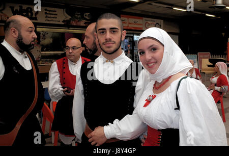 Sassari, Sardegna. Cavalcata Sarda 2017. Costume di Usini Foto Stock