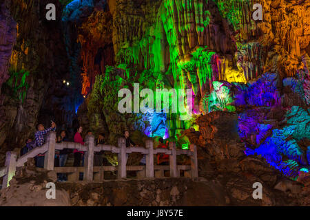 La Grotta del Flauto di Canna, Regione di Guangxi, Cina. Foto Stock