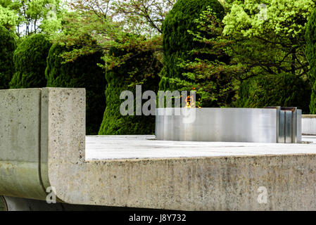 Fiamma di Pace di Hiroshima Parco della Pace. WW2 una bomba a memorial. Foto Stock