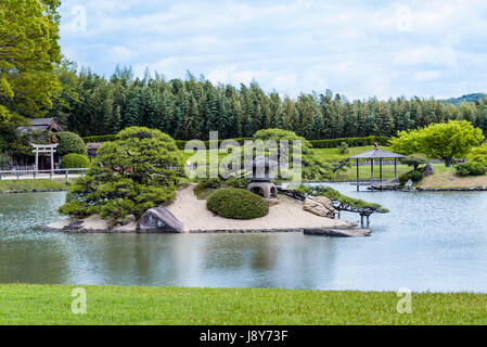 Sawa-no-ike stagno, giardino Korakuen Okayama Foto Stock