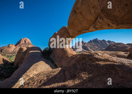 Spitzkoppe, formazione rocciosa unica nel Damaraland, Namibia Foto Stock