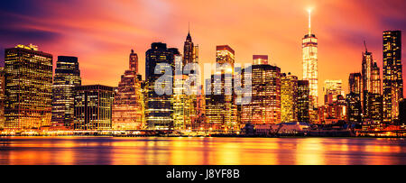 Famosa vista di New York City Manhattan Midtown al tramonto Foto Stock