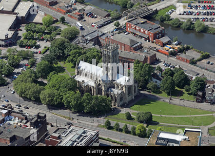 Vista aerea del Minster & Chiesa Parrocchiale di St George, Doncaster, noto anche come Doncaster Minster, nello Yorkshire, Regno Unito Foto Stock