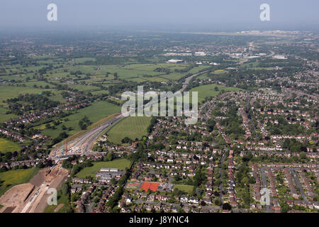 Vista aerea del nuovo aeroporto di Manchester link road nel Cheshire, Regno Unito Foto Stock