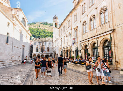 Dubrovnik Croazia - Agosto 20, 2016: turisti su Stradun Street nella città vecchia di Dubrovnik, Croazia Foto Stock