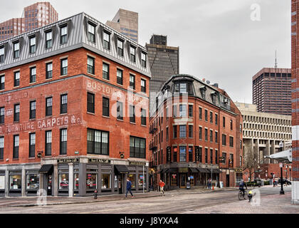 Boston, Stati Uniti d'America - 28 Aprile 2015: Haymarket a Boston, Massachusetts, Stati Uniti. Persone sullo sfondo Foto Stock