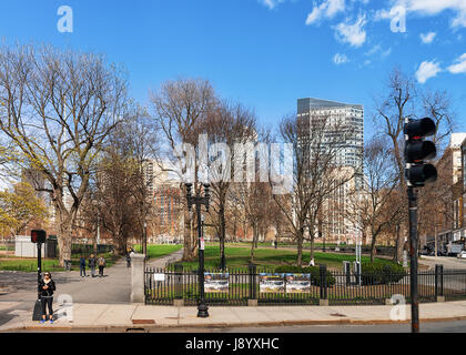 Boston, Stati Uniti d'America - 28 Aprile 2015: Persone a Boston Common parco pubblico di Boston, MA, Stati Uniti. Foto Stock