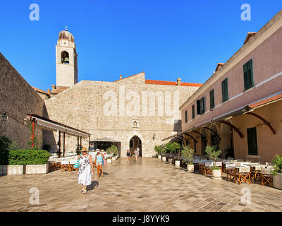 Dubrovnik Croazia - Agosto 19, 2016: persone al vecchio porto nella Città Vecchia di Dubrovnik, Croazia Foto Stock