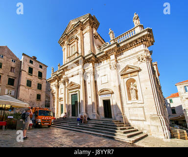 Dubrovnik Croazia - Agosto 19, 2016: i turisti a San Biagio la chiesa sul Stradun Street nella città vecchia di Dubrovnik, Croazia Foto Stock