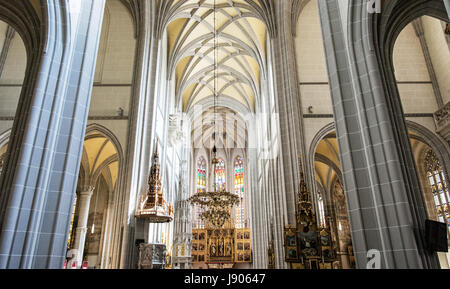 Interno della spettacolare Santa Elisabetta nella cattedrale di Kosice, Repubblica slovacca. Scena architettonica. Destinazione di viaggio. Foto Stock