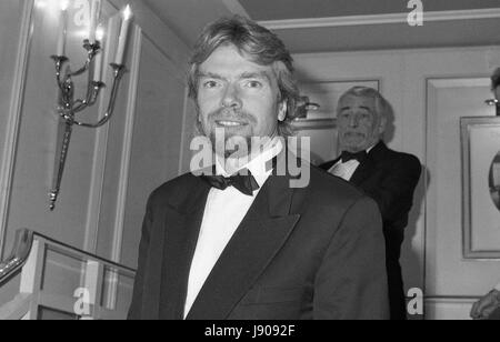 Richard Branson, capo della Vergine di un gruppo di imprese, assiste il British audiovisivo awards a Londra in Inghilterra il 18 ottobre 1990. Foto Stock