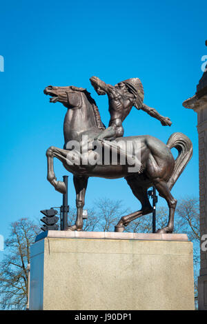 Chicago Illinois Grant Park i gatekeeper Congress Plaza il croato nato artista scultore Ivan Mestrovic indiani equestre 1928 Bowman & Fante disarmato Foto Stock