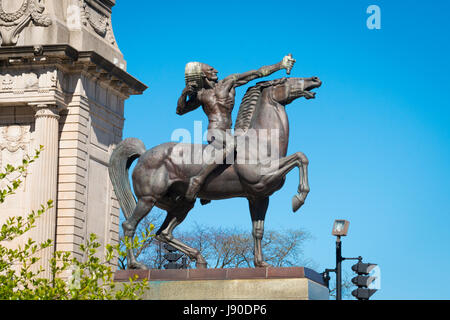 Chicago Illinois Grant Park i gatekeeper Congress Plaza il croato nato artista scultore Ivan Mestrovic indiani equestre 1928 Bowman & Fante disarmato Foto Stock