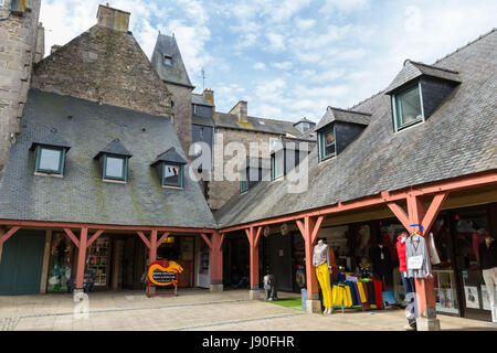 Tetti nella città medievale di Dinan, Francia. Foto Stock