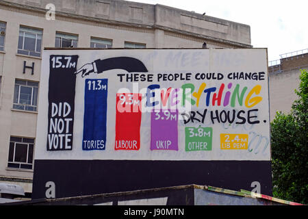 Bristol, Regno Unito. Il 30 maggio 2017. Uno di un certo numero di pezzi di politica di arte di strada che sono apparsi in Bearpit nella corsa alle elezioni generali. Keith Ramsey/Alamy Live News Foto Stock