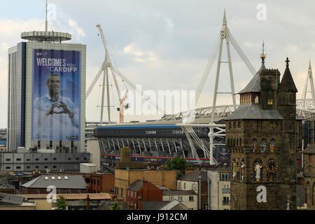 Lo stadio nazionale del Galles, Cardiff, Galles. 31 Maggio, 2017. I preparativi per la finale di UEFA Champions League in Cardiff procedere con lo scoprimento di un gigante di Gareth Bale immagine e la rimozione della parola "principato" dallo stadio prima della finale del 3 giugno tra il Real Madrid e la Juventus.Credit: Haydn Denman/Alamy Live News Foto Stock