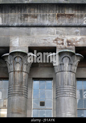 Egiziano colonne di pietra sul tempio opere mulino in Leeds Foto Stock