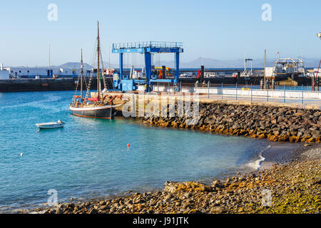 Playa Blanca, Lanzarote, 29 marzo, 2017: Barche e yacht in Marina Rubicon, Lanzarote, Isole Canarie, Spagna Foto Stock