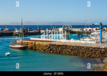 Playa Blanca, Lanzarote, 29 marzo, 2017: Barche e yacht in Marina Rubicon, Lanzarote, Isole Canarie, Spagna Foto Stock