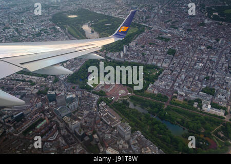 Una veduta aerea di Buckingham Palace e Hyde Park e da un Icelandair volo. Foto Stock