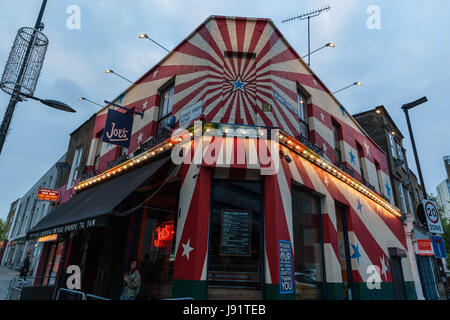 Camden pub esterno, Camden Town, Londra, Inghilterra, Regno Unito. Foto Stock