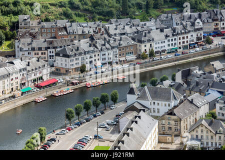 Vista aerea città medievale di Bouillon lungo il fiume Semois nelle Ardenne belghe Foto Stock