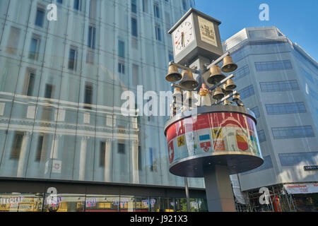 Glockenspiel svizzero in Leicester Square. Foto Stock