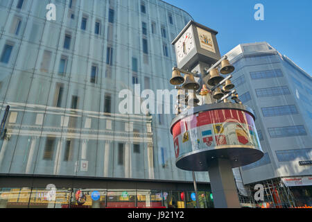 Glockenspiel svizzero in Leicester Square. Foto Stock