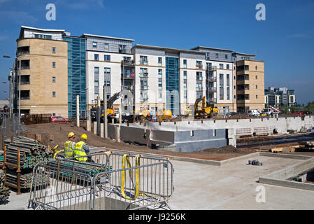 Appartamenti residenziali in costruzione a Newhaven a Edimburgo. Foto Stock