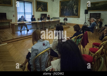 Roma, Italia. Il 30 maggio 2017. Durante la conferenza stampa della mostra del pittore Katsushika Hokusai che sarà in mostra a Roma. Il set up sarà da 12/10 a 14/1/2018 presso il Museo dell'Ara Pacis. Credito: Andrea Ronchini/Pacific Press/Alamy Live News Foto Stock