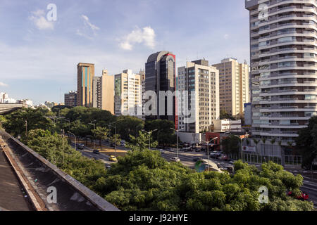 Il Brasile, São Paulo: vista sulla sommità del Centro Cultural Sao Paulo su una soleggiata domenica Foto Stock