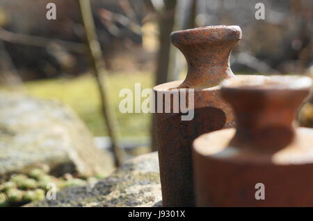 La ruggine, rottami, pesi, vecchio, toni closeup, pietra, inverno, marrone, marrone, Foto Stock