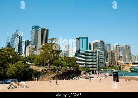 SYDNEY, Australia - 12 dicembre 2016: Sydney il famoso Circular Quay come si vede dall'Opera House Foto Stock