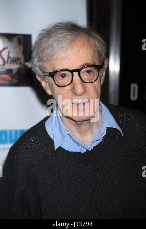 Woody Allen assiste una proiezione del film della Red Shoes al Directors Guild of America Theatre di New York City. Il 3 novembre 2009. Credito: Dennis Van Tine/MediaPunch Foto Stock