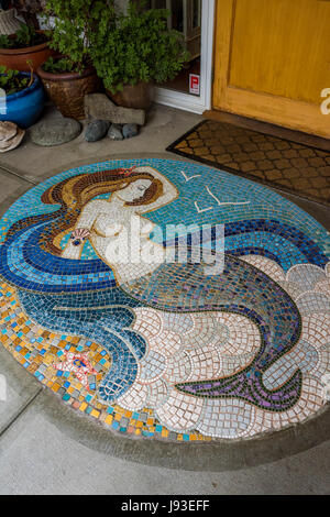 Mermaid mosaico ad ingresso a Sooke Harbour House, Sooke, Isola di Vancouver, British Columbia, Canada. Foto Stock