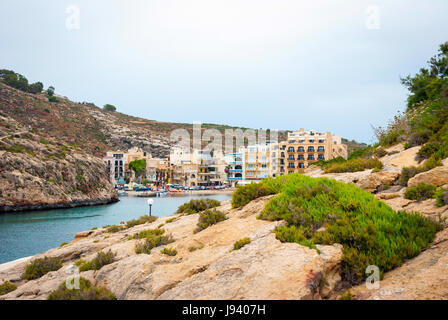 Vista sulla città di Xlendi, isola di Gozo, Malta Foto Stock