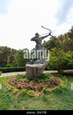 Statua di cullino, la Archer. Il museo mellat, sa'dabad complesso palazzo, Teheran, Iran Foto Stock