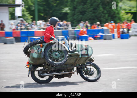 Stunt moto Ural e sidecar al mondo motociclistico mostrano a Beaulieu Motor Museum 2008 Foto Stock