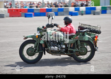 Stunt moto Ural e sidecar al mondo motociclistico mostrano a Beaulieu Motor Museum 2008 Foto Stock