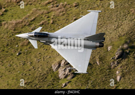 RAF (Eurofighter Typhoon) volare basso livello Foto Stock