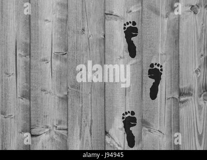 Impronte umane su una vecchia tavola di legno Foto Stock