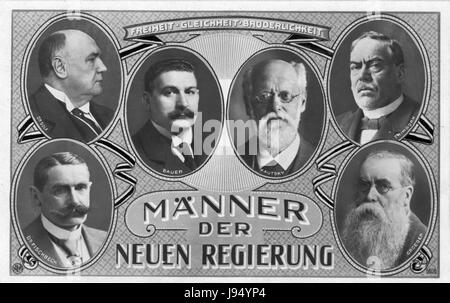 Una cartolina contemporanea con il tema "libertà - uguaglianza - Fraternità, uomini del nuovo governo". Ritratti dei politici Wilhelm Solf (DDP), Gustav Bauer (SPD), Karl Kautsky (USPD), Karl Trimborn (Zentrum), otto Fischbeck (DDP), Adolf Groeber (Zentrum). Fotoarchiv für Zeitgeschichte Archiv - NO WIRE SERVICE - *** Local Caption *** | usage worldwide Foto Stock